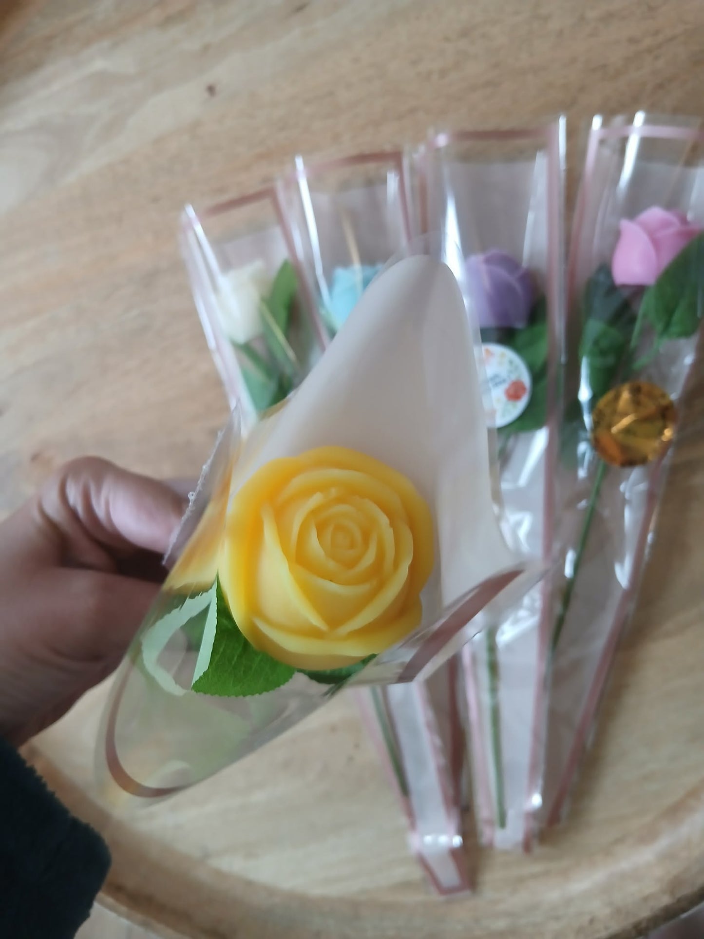 Fleur individuelle - fondant parfumée ( fêtes des mères , Merci Maitresse , Merci Nounou)