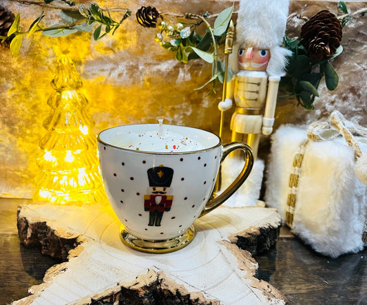 Bougie parfumée « Tasse Casse-Noisette » – Édition Limitée (10 exemplaires)